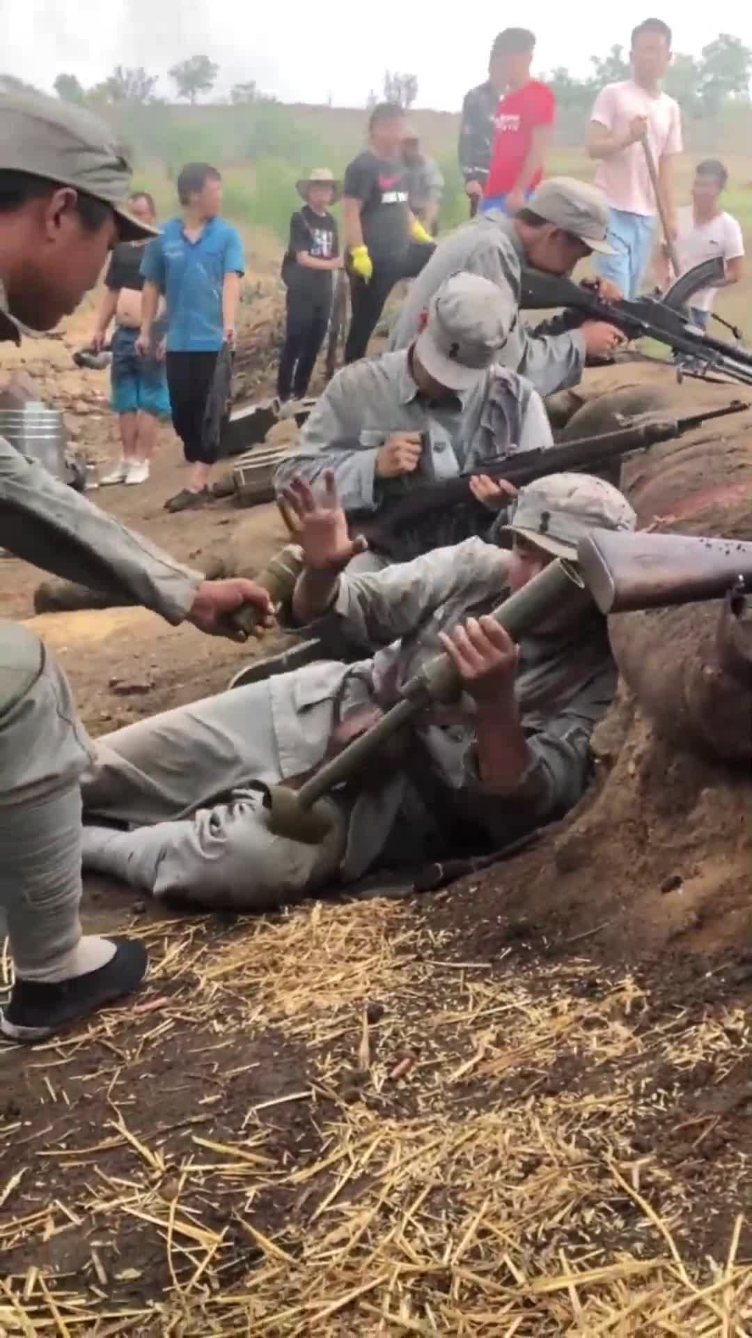 实拍拍戏现场八路军被小鬼子压制连长竟然这样做我服了