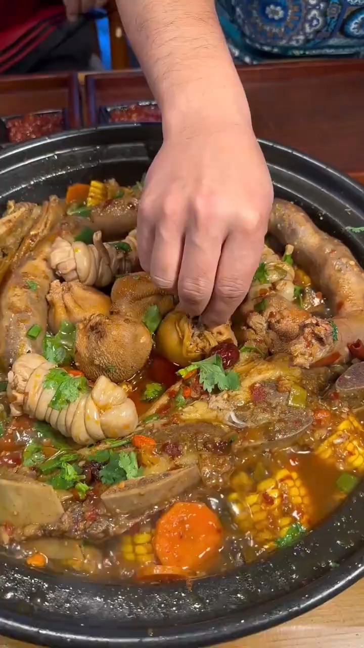 第一次去内蒙做客看到这锅肚包肉说啥也得吃上两个