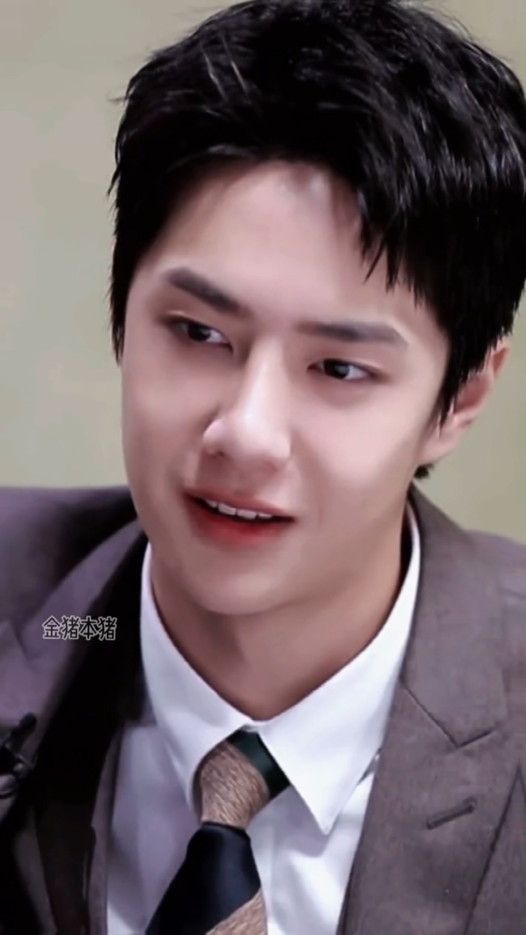 从王一博到蔡徐坤,燕京u8销量一骑绝尘,燕京啤酒的进击之路?