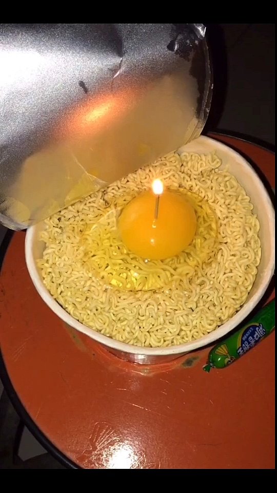 音为有你#以前,有钱了吃泡面;现在,没钱了吃泡面,生日,给自己加傅蛋