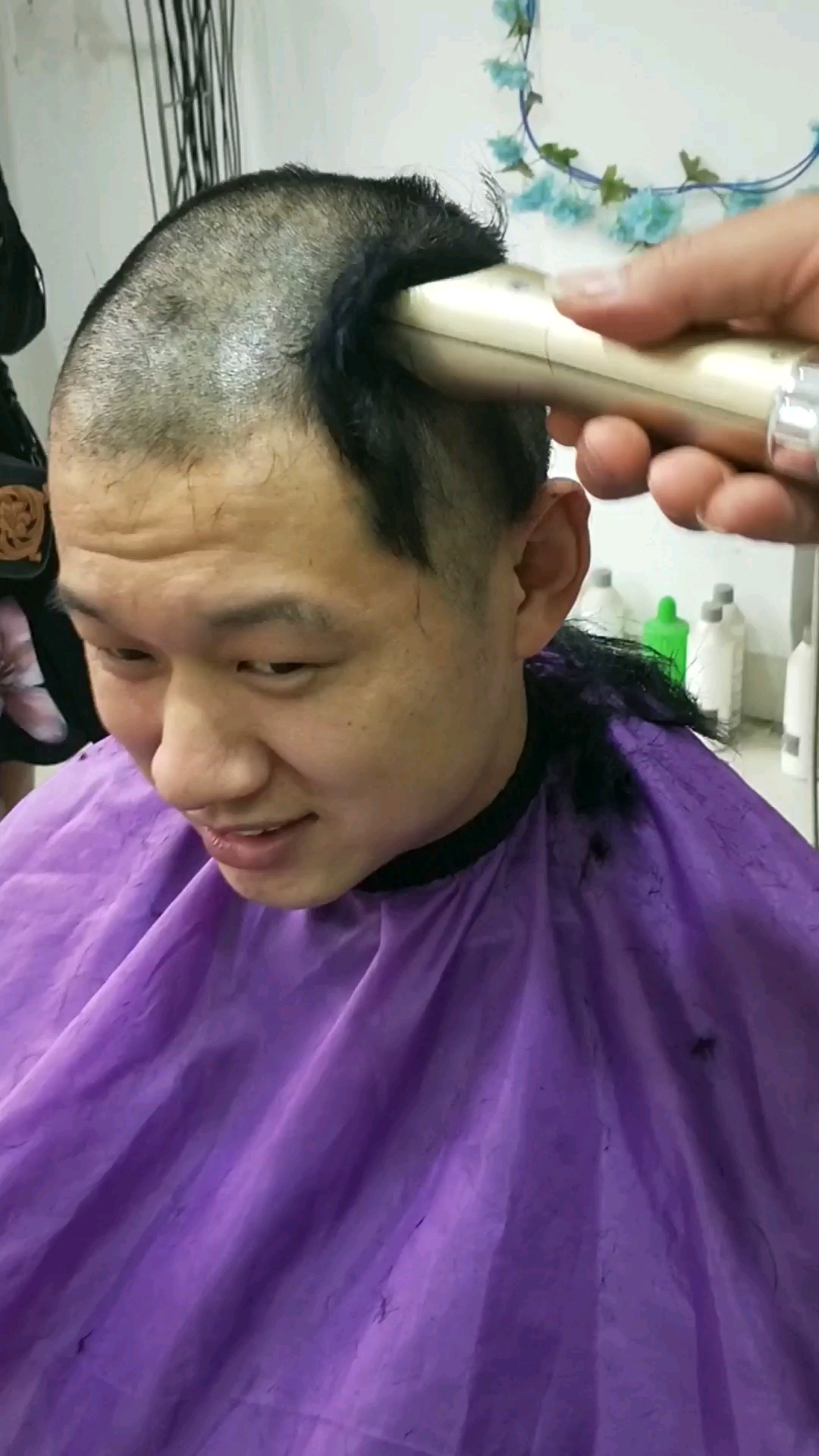 我要剃光头,我要祸害大波浪,我要做渣男!989898-度小视