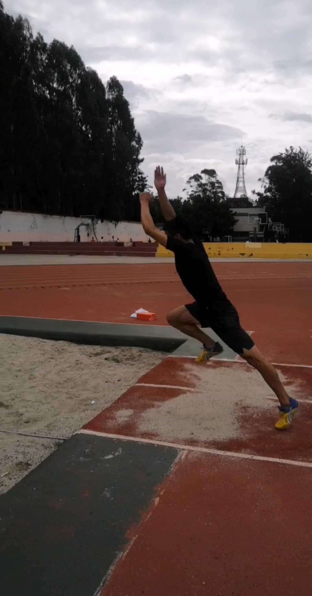 满分立定三级跳远