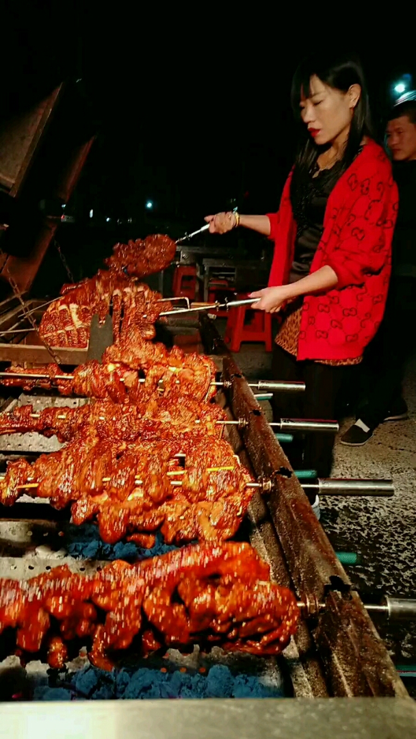 美女被土著人烤食图片