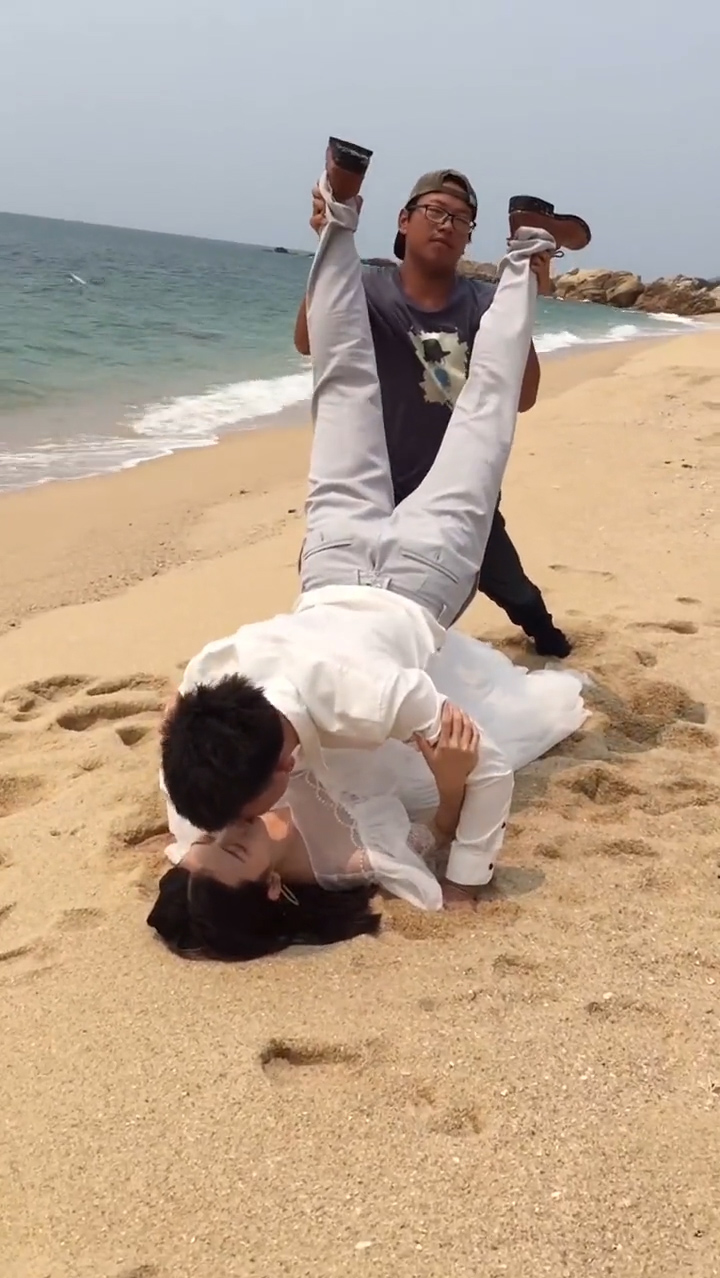 婚纱摄影#挑战高难度亲吻,你们学会了吗?