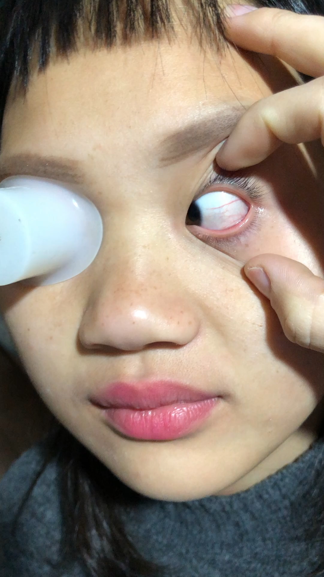 熬夜带美瞳眼内里面的东西真多