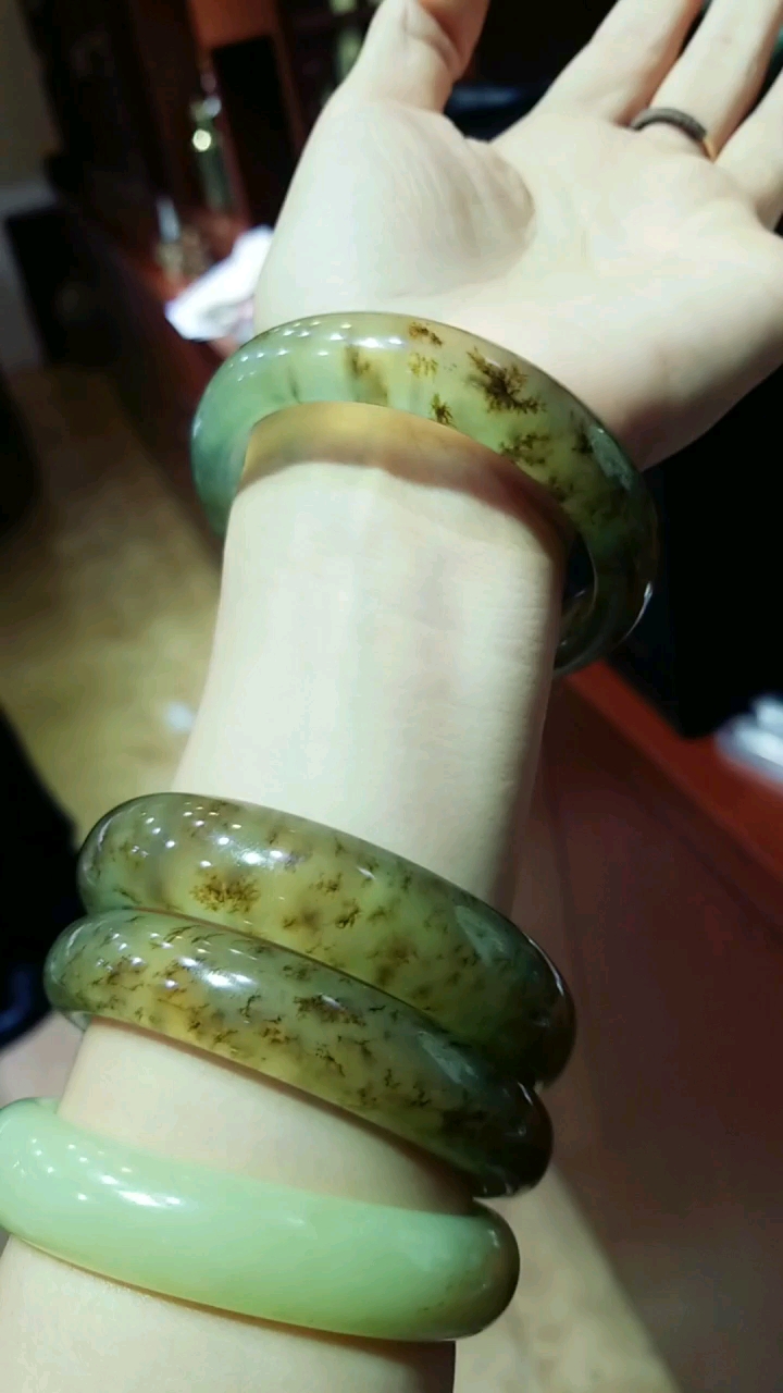 你没见过的纯天然水草岫玉手镯