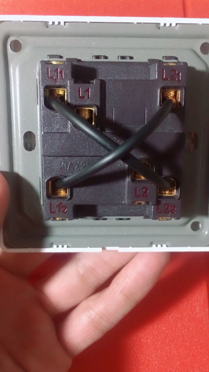 多控开关跳线接法