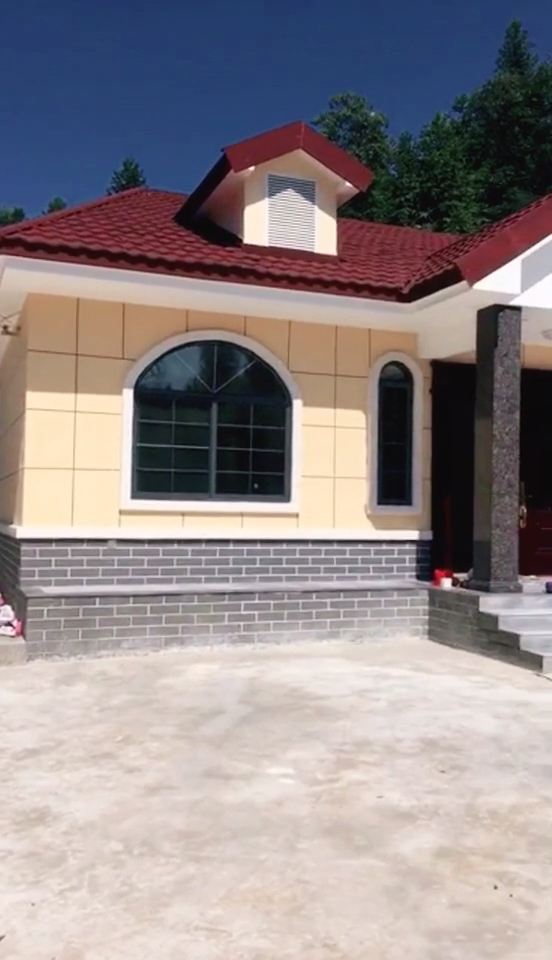 喜来居轻钢别墅:一层平房凹起造型来,就没楼房什么事了(*^_^*)