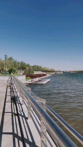 大美新疆阿勒泰地区北屯市玉带河美丽的风景