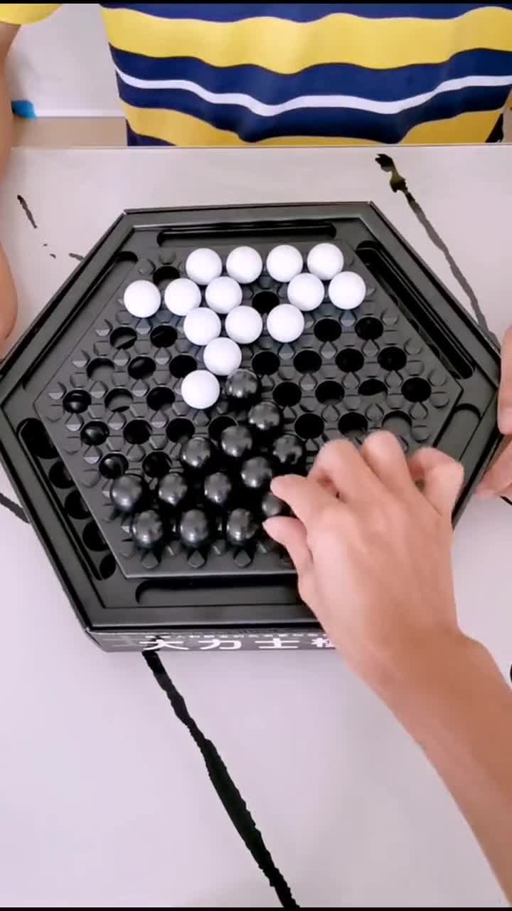 你玩过大力士棋吗,这游戏可以锻炼孩子的逻辑思维能力