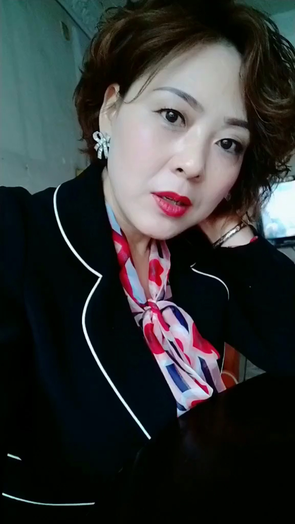 70后的老阿姨再来皮一下,不会跳舞,也不会唱歌,只能过下嘴瘾了