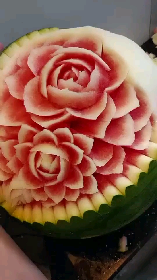 西瓜与花篮更配!