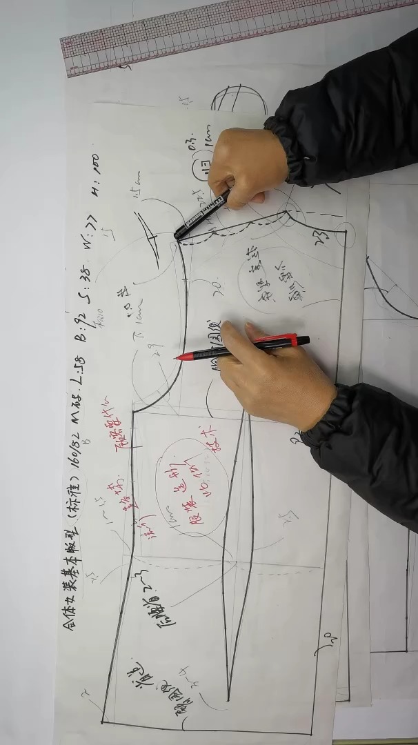 服装设计#52:刘明楚:服装制版教程,针织衫袖子与袖窿工艺要求