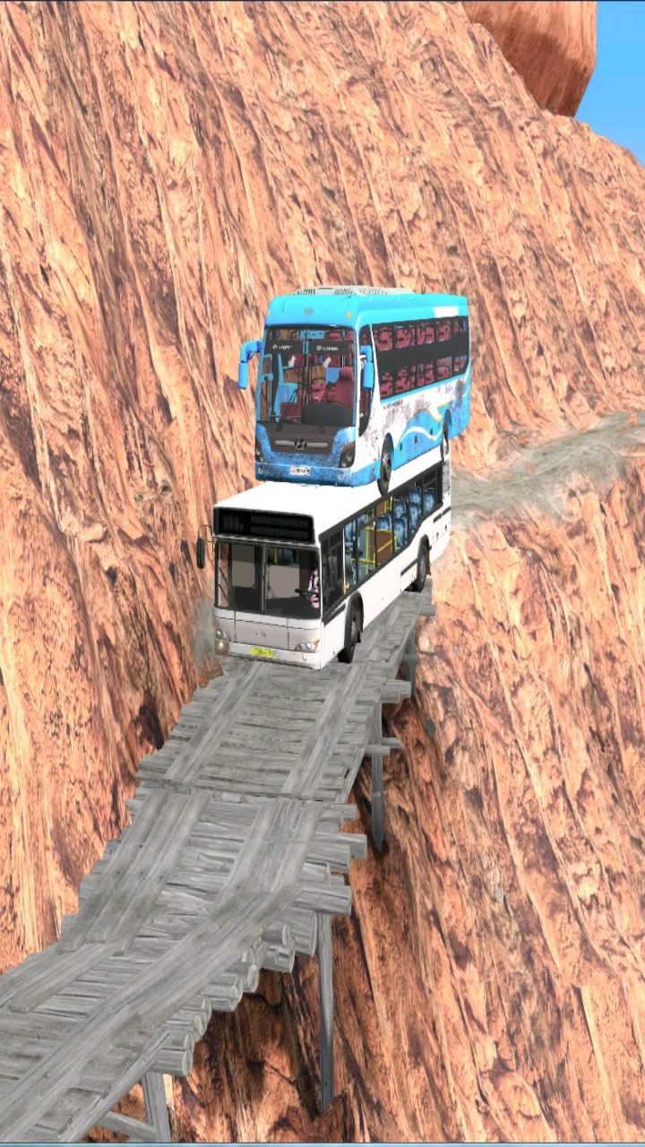 悬崖峭壁大巴,司机慌了