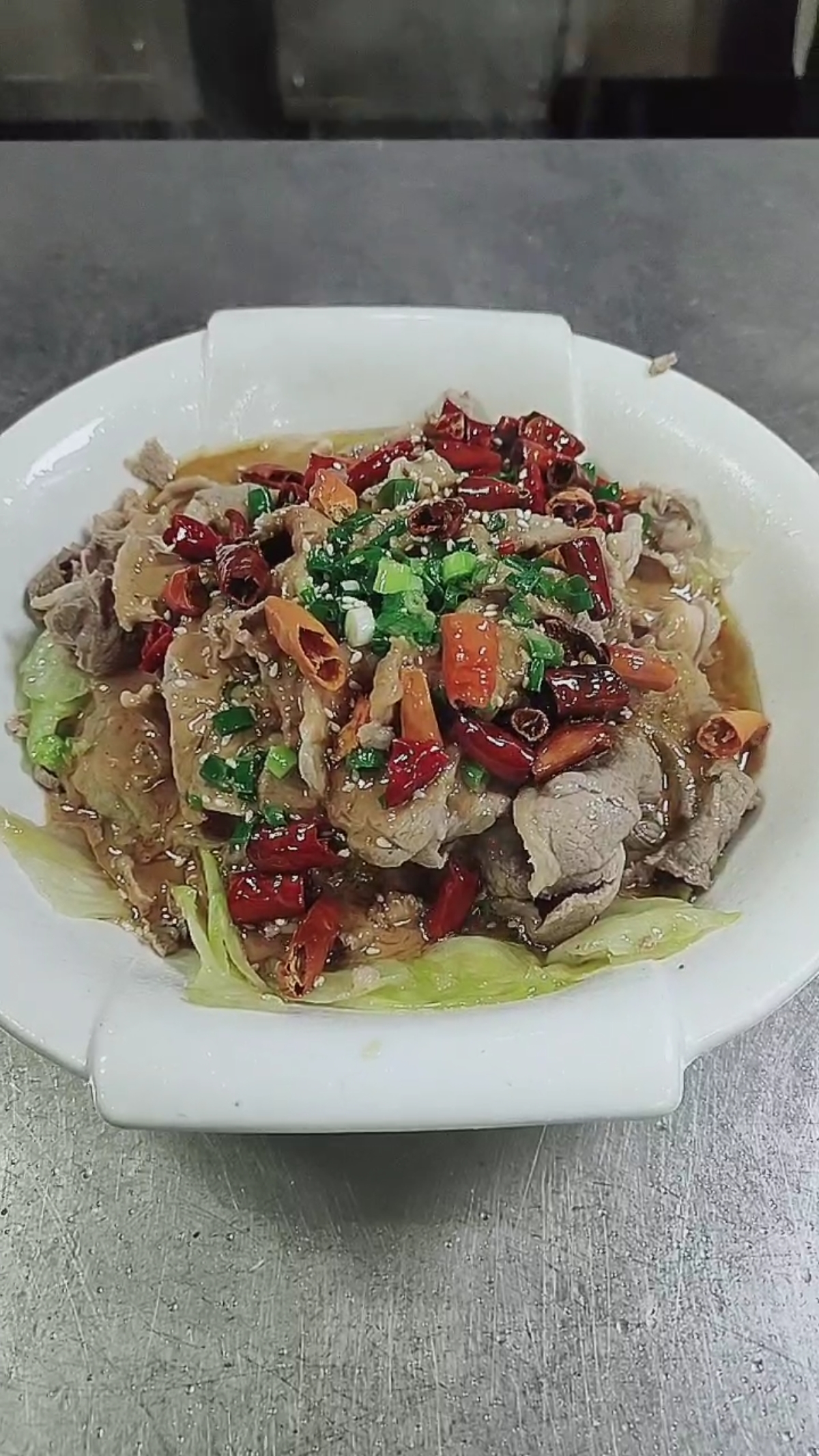 不可辜负的美食#油泼辣子羊肉浓浓的二八酱味道,辣子和羊肉完美碰撞.