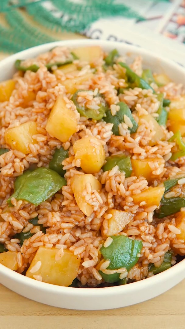 土豆青椒烩饭真的是又简单又方便的一种吃法了!真的不需要啥技巧,土