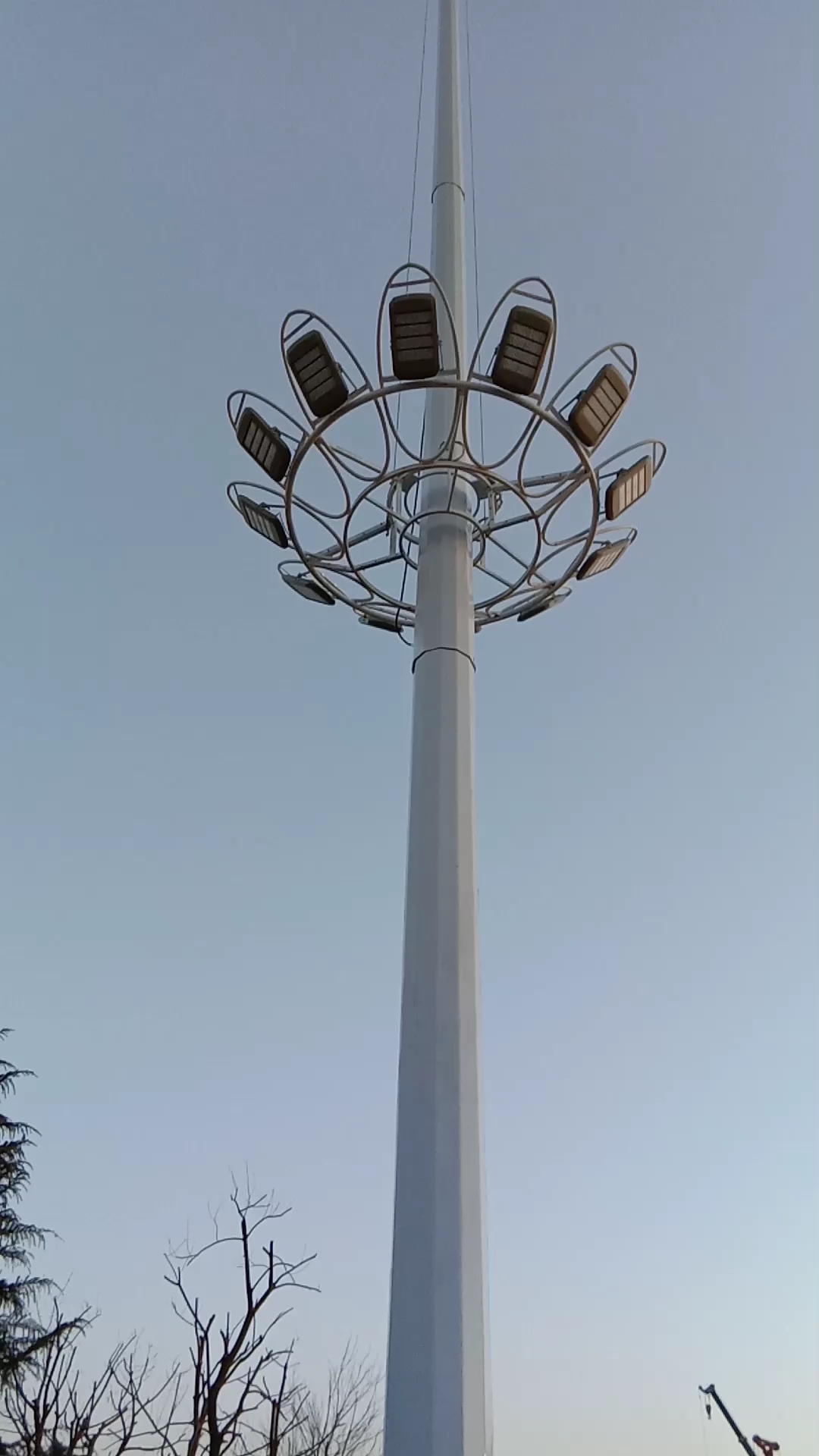 30米高的灯!挂起来了