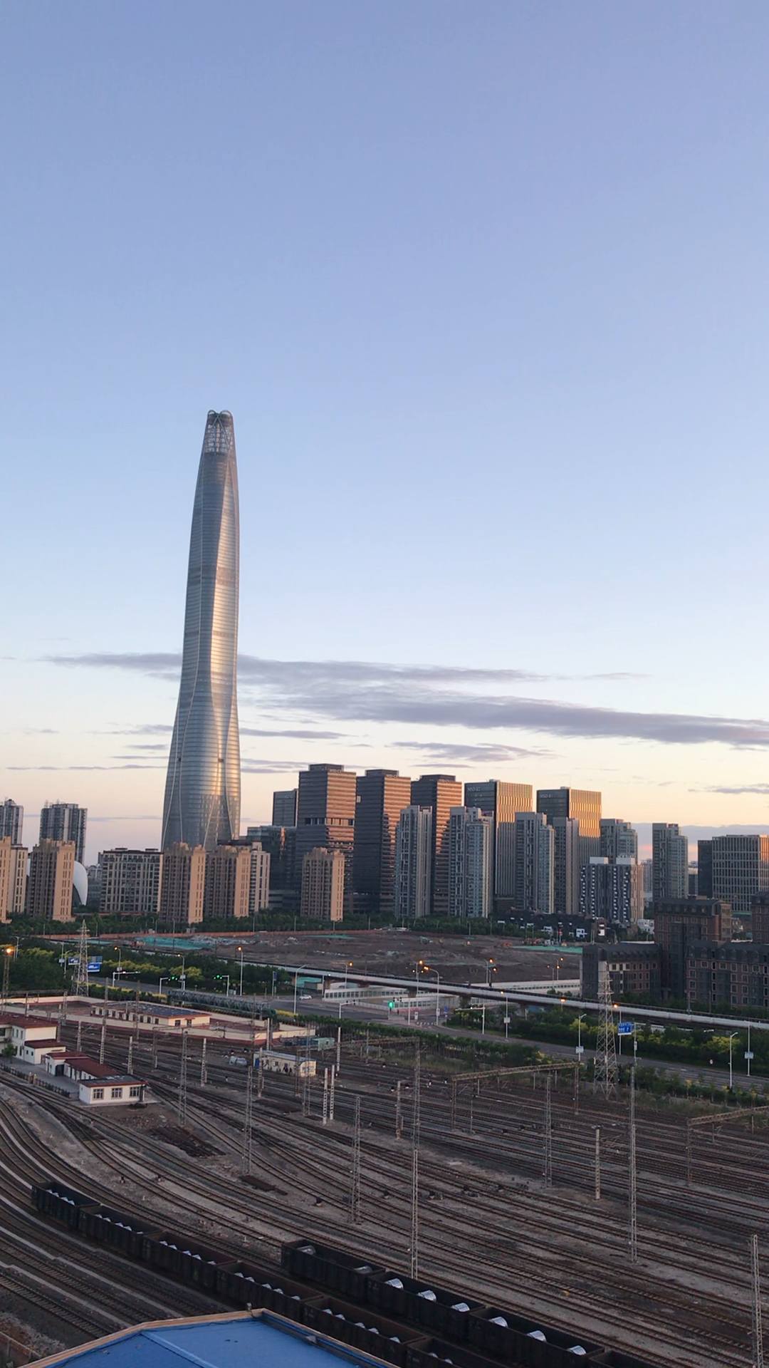 清晨的周大福楼