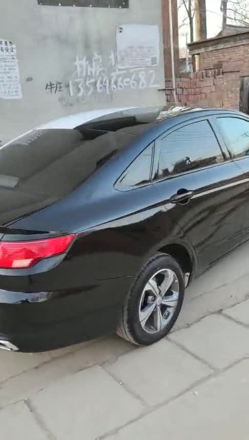 小伙上的车漆,一半黑一半白,这才叫黑白无常