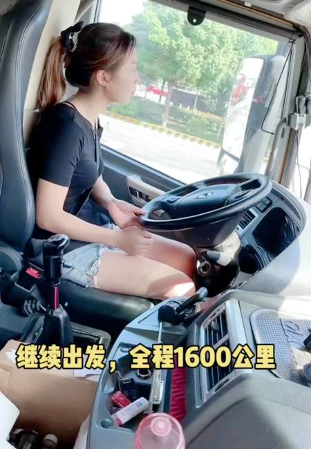 全程1600公里的长途大货车女司机,吃住都在车上,真的很辛苦!
