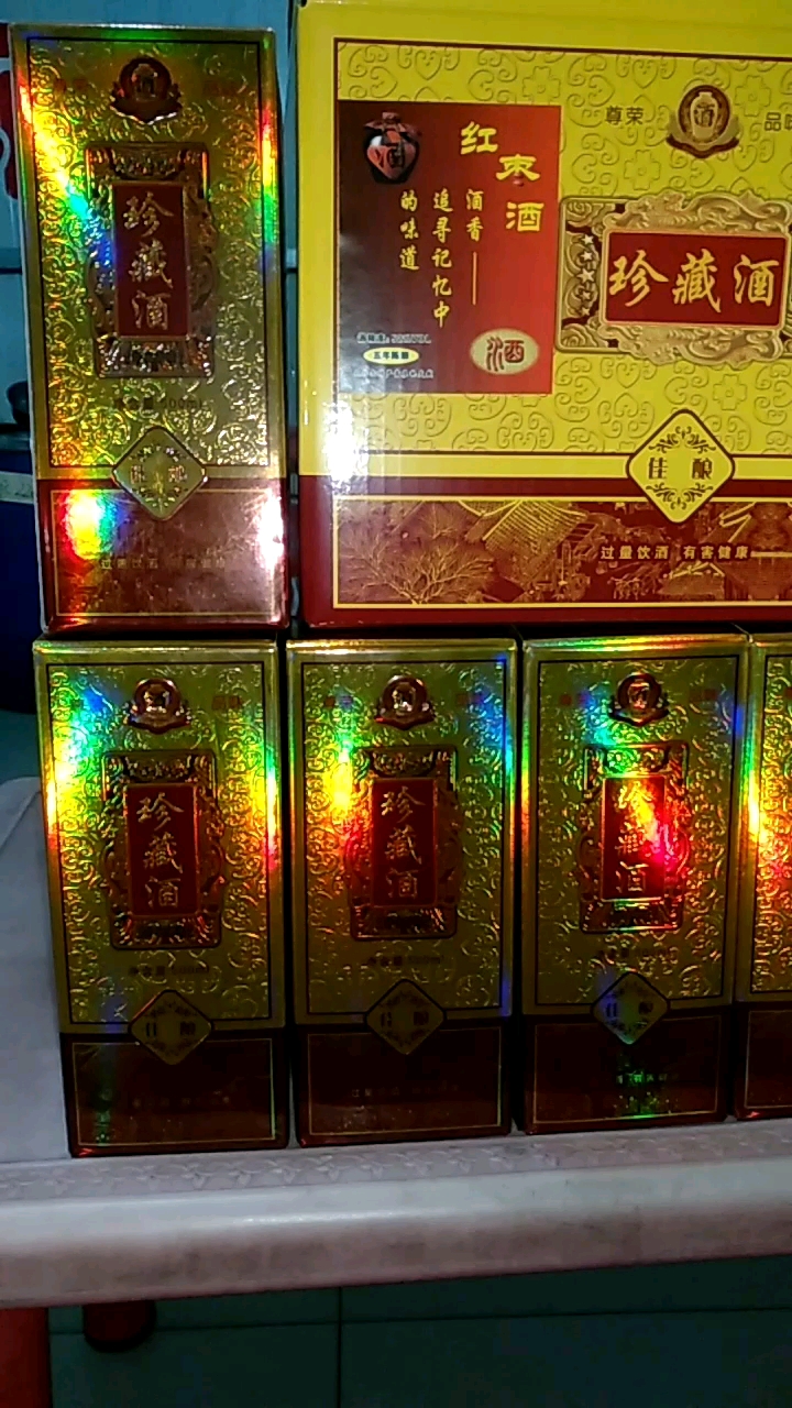 蜂蜜酒,柔香绵甜,男女皆宜,高档包装,送礼自己喝非常不错的选择!