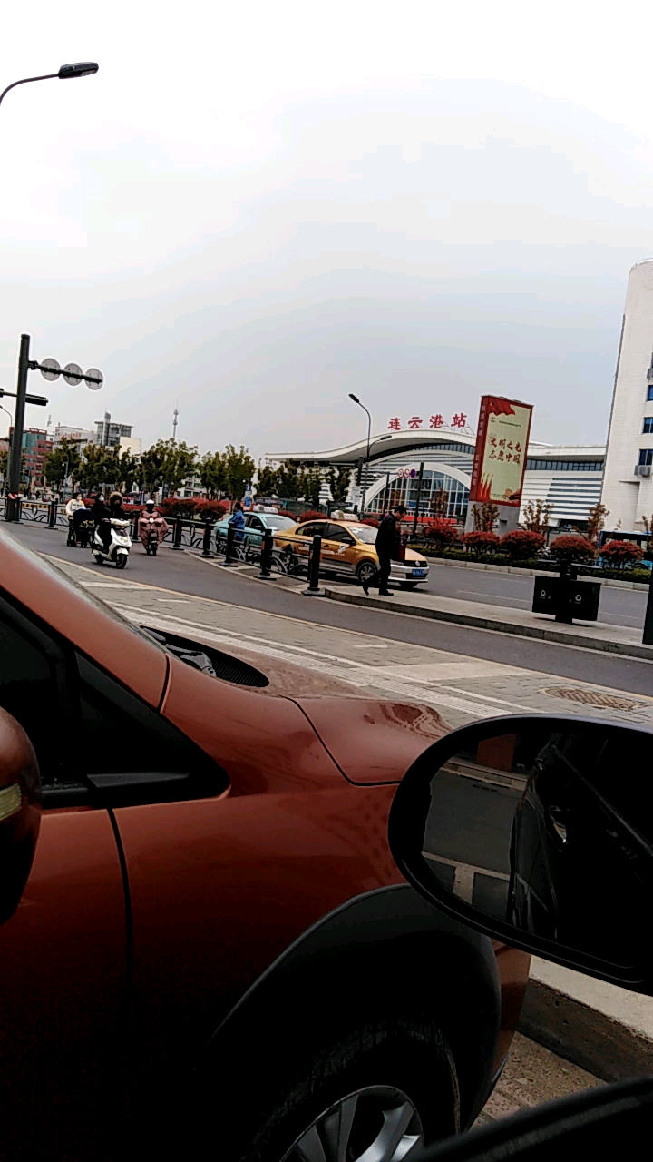 一分钟了解连云港火车站门前人生百态,你发现了什么没有?