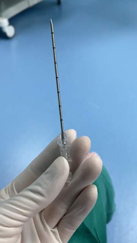 如果你媳妇以后说腰痛,请包容她,这是她为你生孩子时腰上扎的针-全民