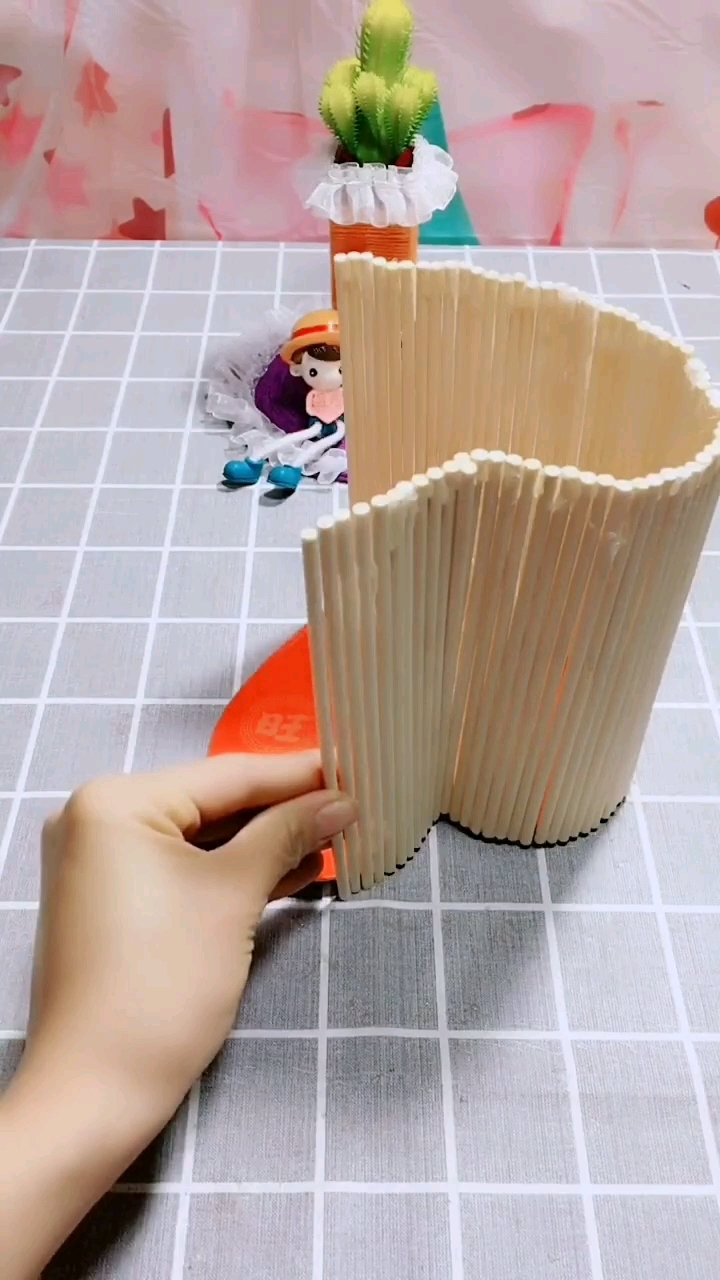 一次性筷子还可以做花瓶呢