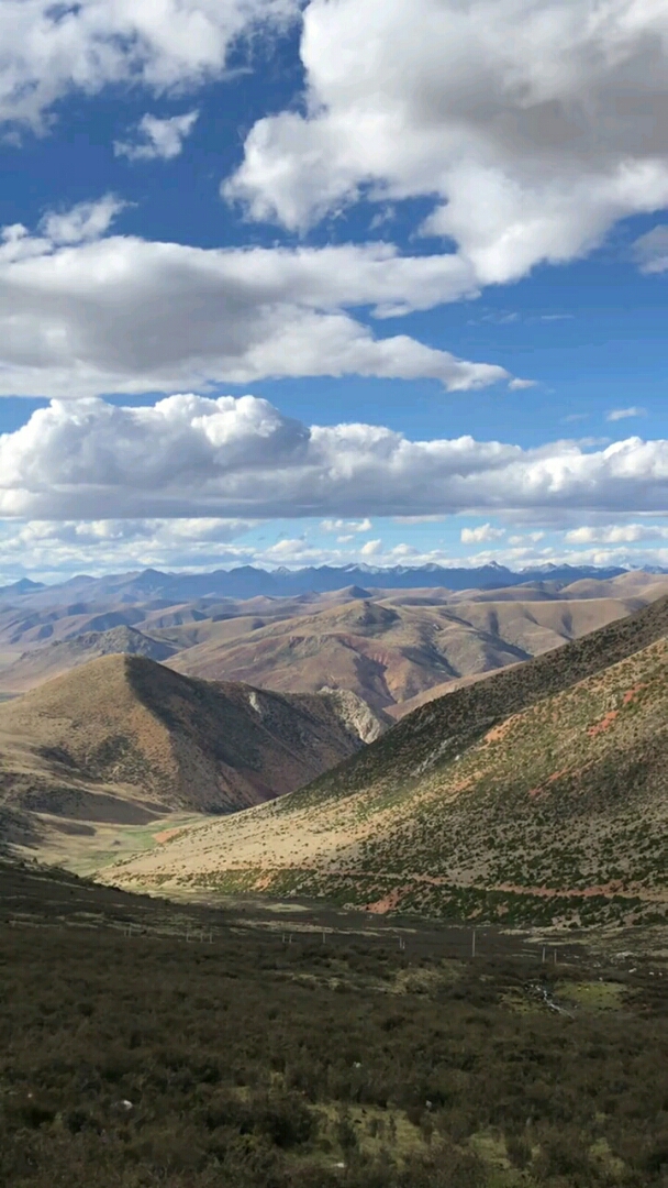 重峦叠嶂,连绵不断的高山