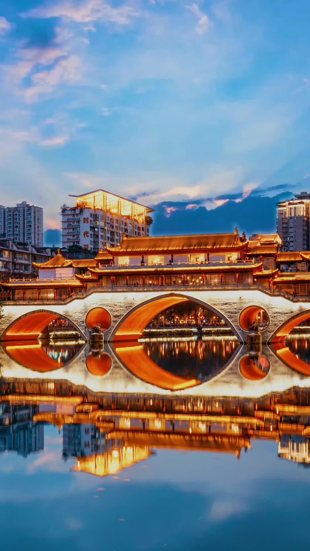 成都九眼桥,夜晚的九眼桥更有迷人的桥岸夜色-度小视