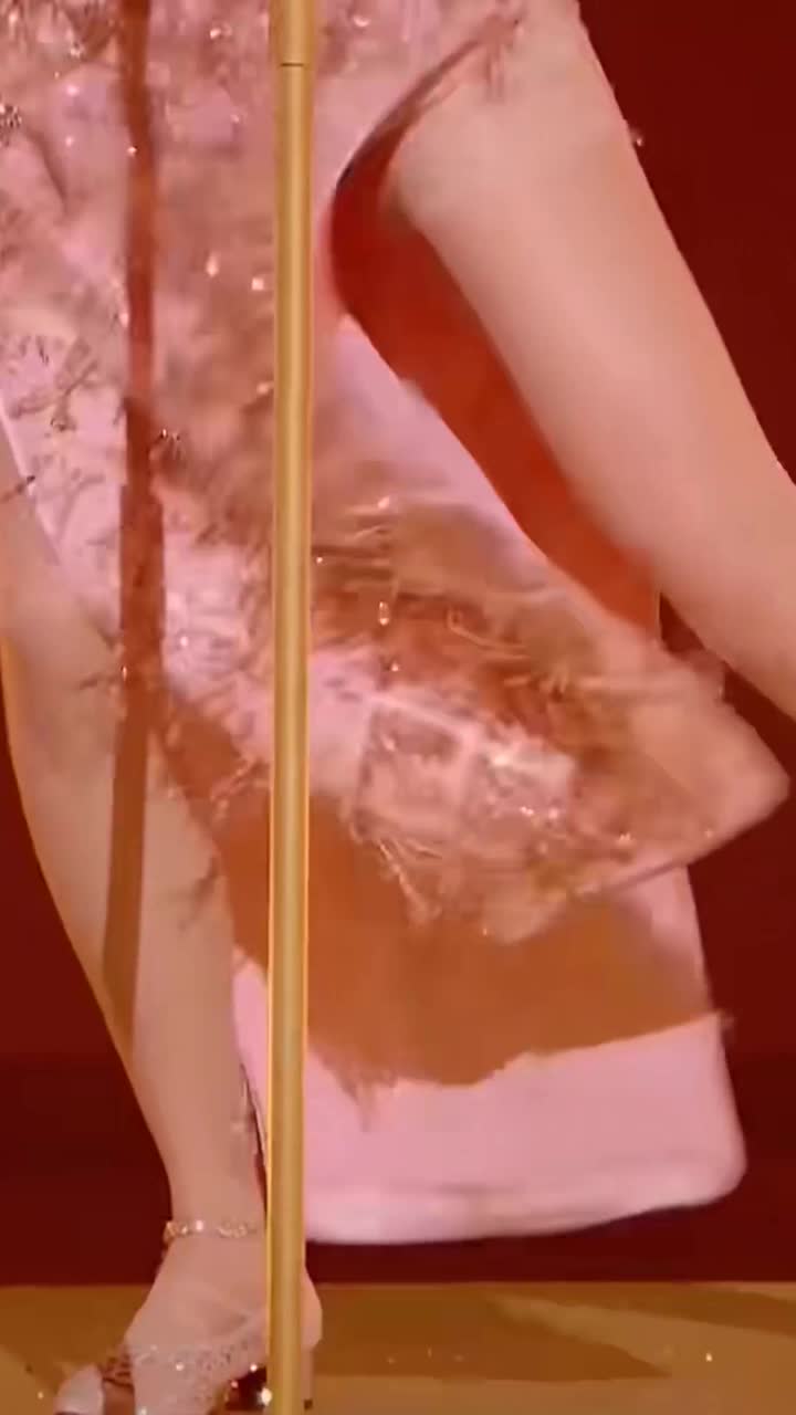 关晓彤旗袍造型抚媚动人呀,太美了吧!