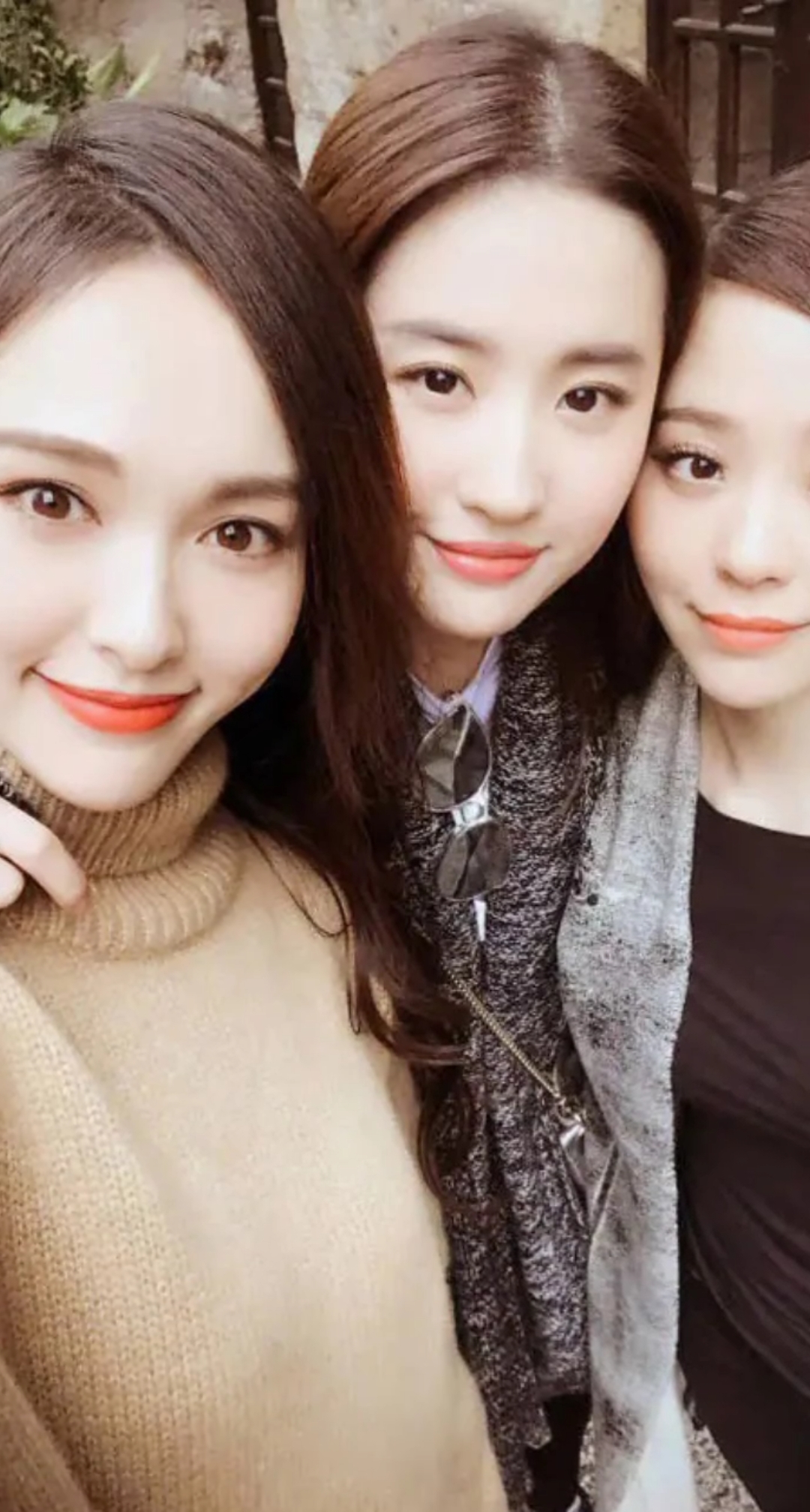 唐嫣最好的四位闺蜜,前三位已结婚和生子,第四位美若天仙却还单身