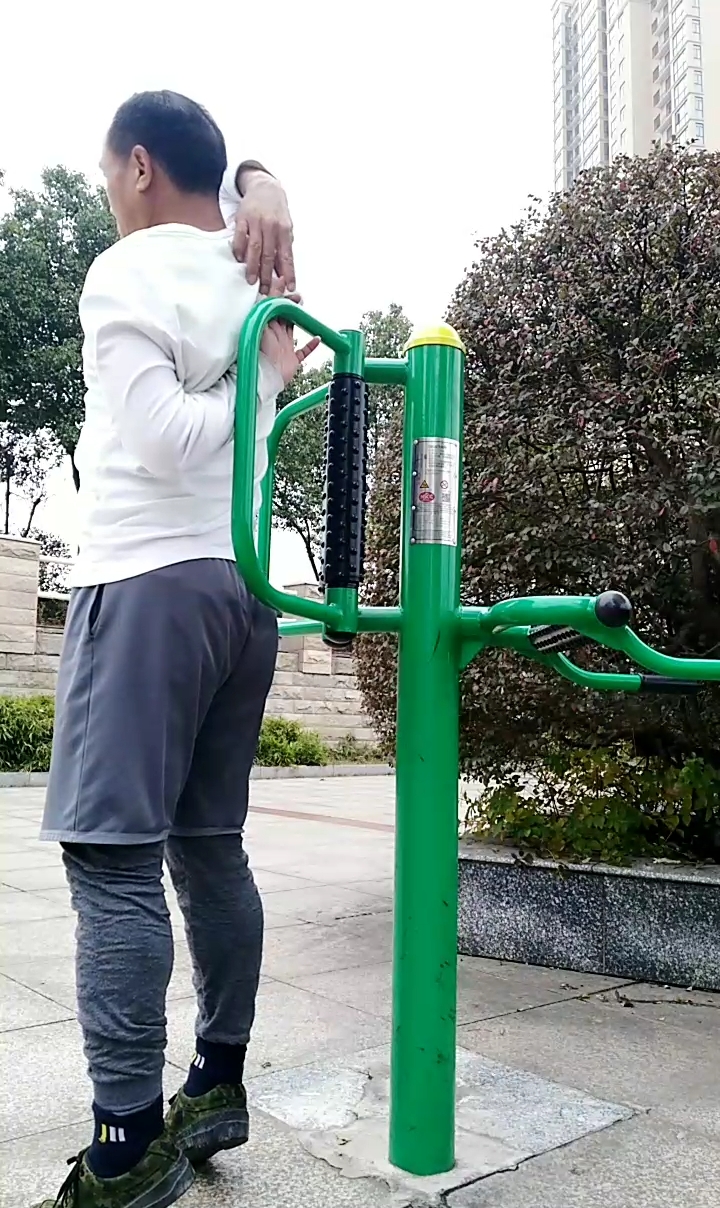 健身宁教练传递健身正能量#反手相扣练习