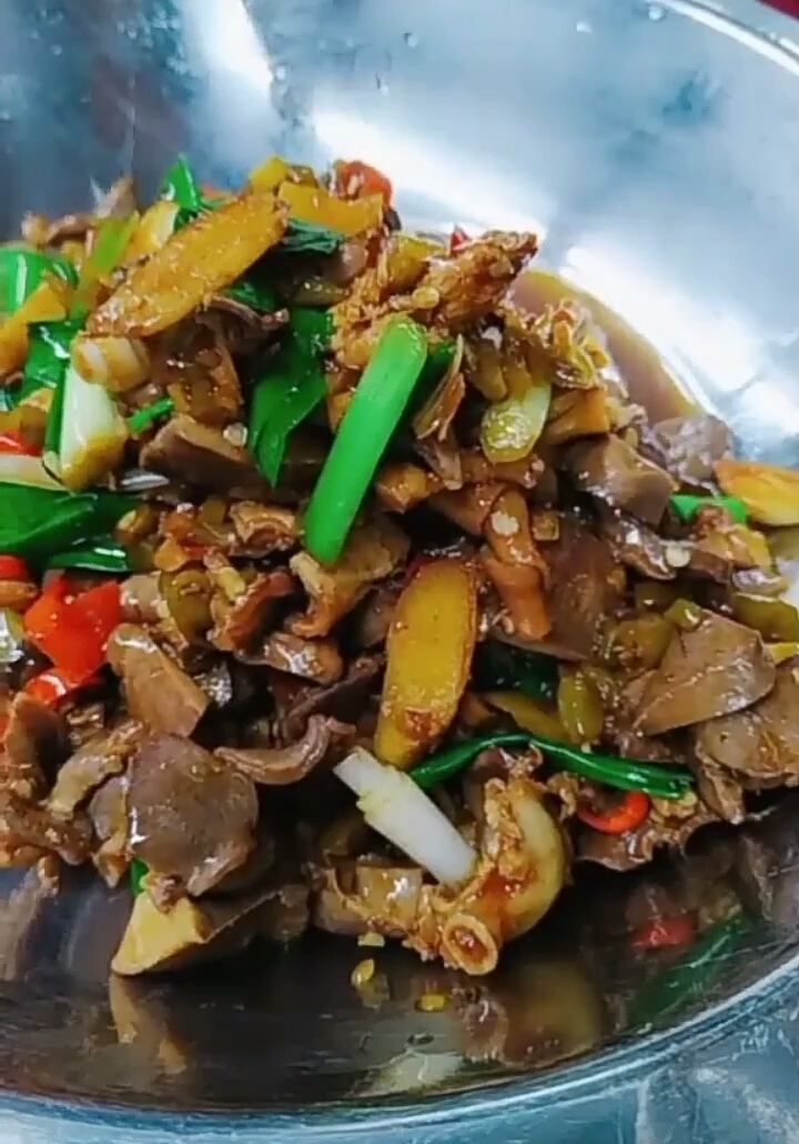 酸辣椒炒鸡杂