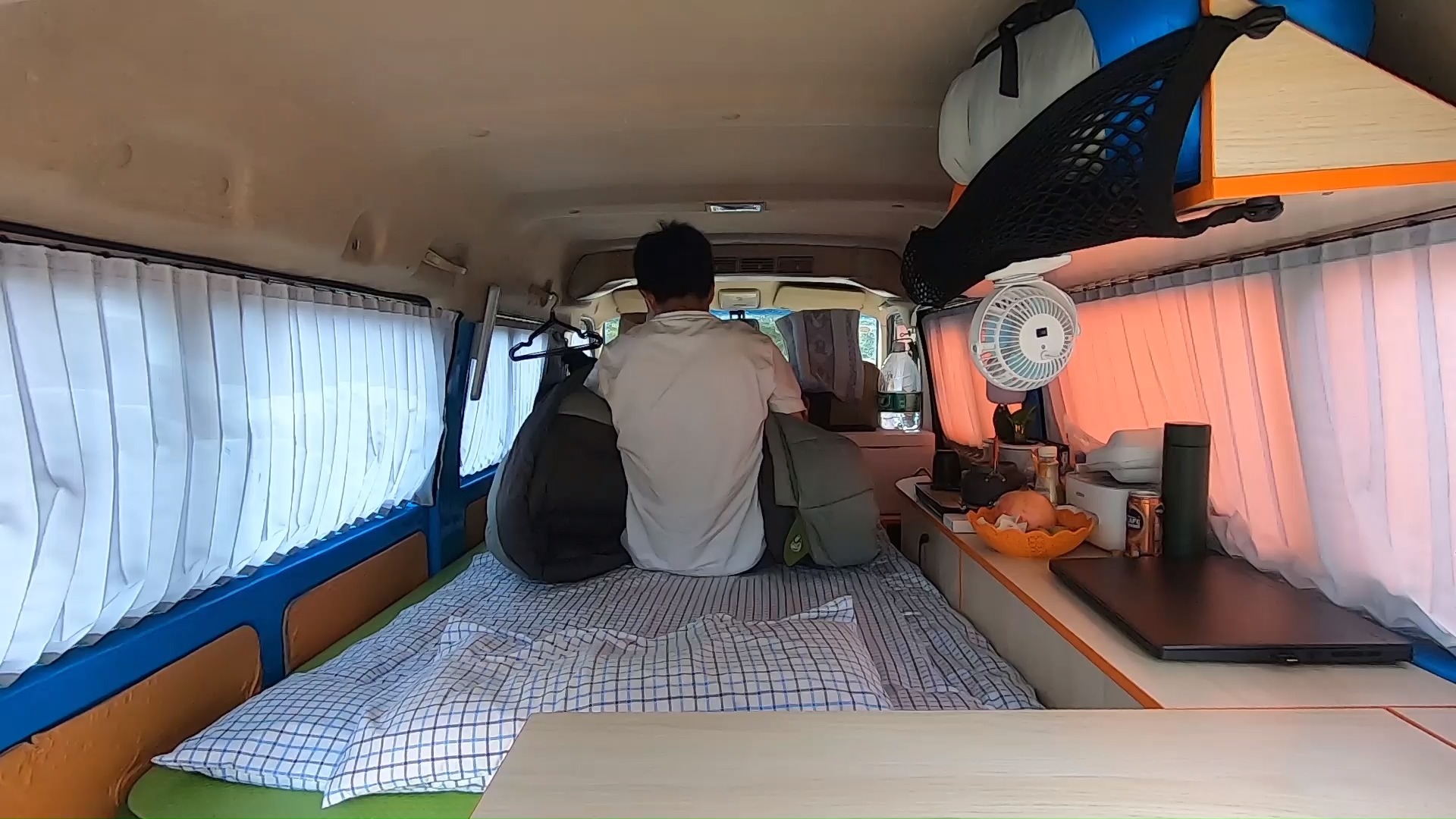 自驾游#面包车改房车,走进一个小树林里露营过夜,这样的生活太清净了