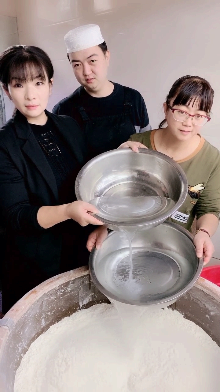 配方:花椒750克八角25克小茴香50克辛夷25克香叶25克丁香50克香碗50克