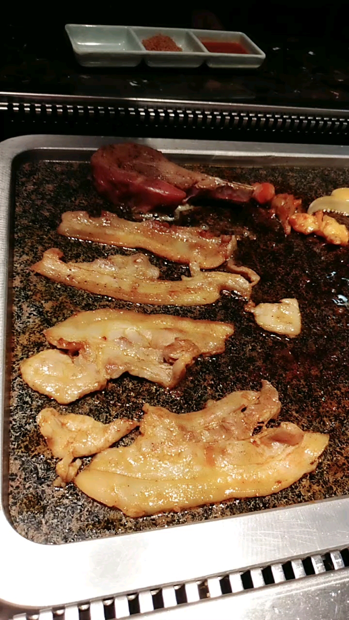 石板烤肉,滋滋冒油