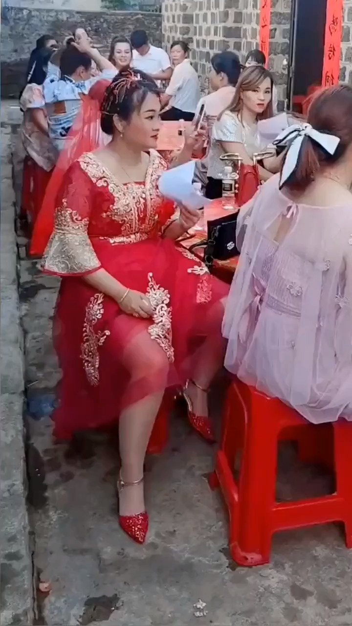 城市新娘嫁到农村,夏天结婚就是热呀#祝福你们新婚快乐永远幸福