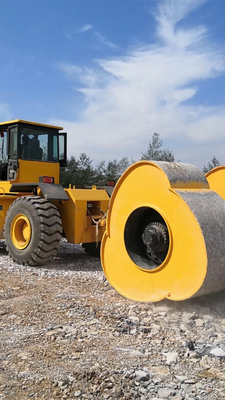 啥是梅花冲击压路机?