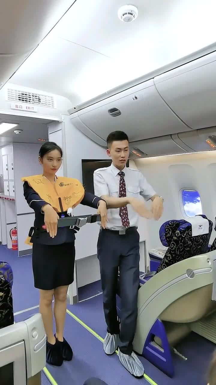 空乘安全演示训练,配上这个洗脑神曲,简直绝了!