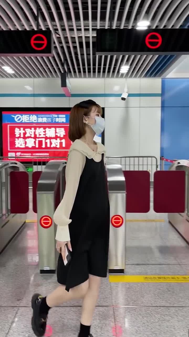 地铁站遇到的小姐姐,现在孕妇都这么好看了吗?