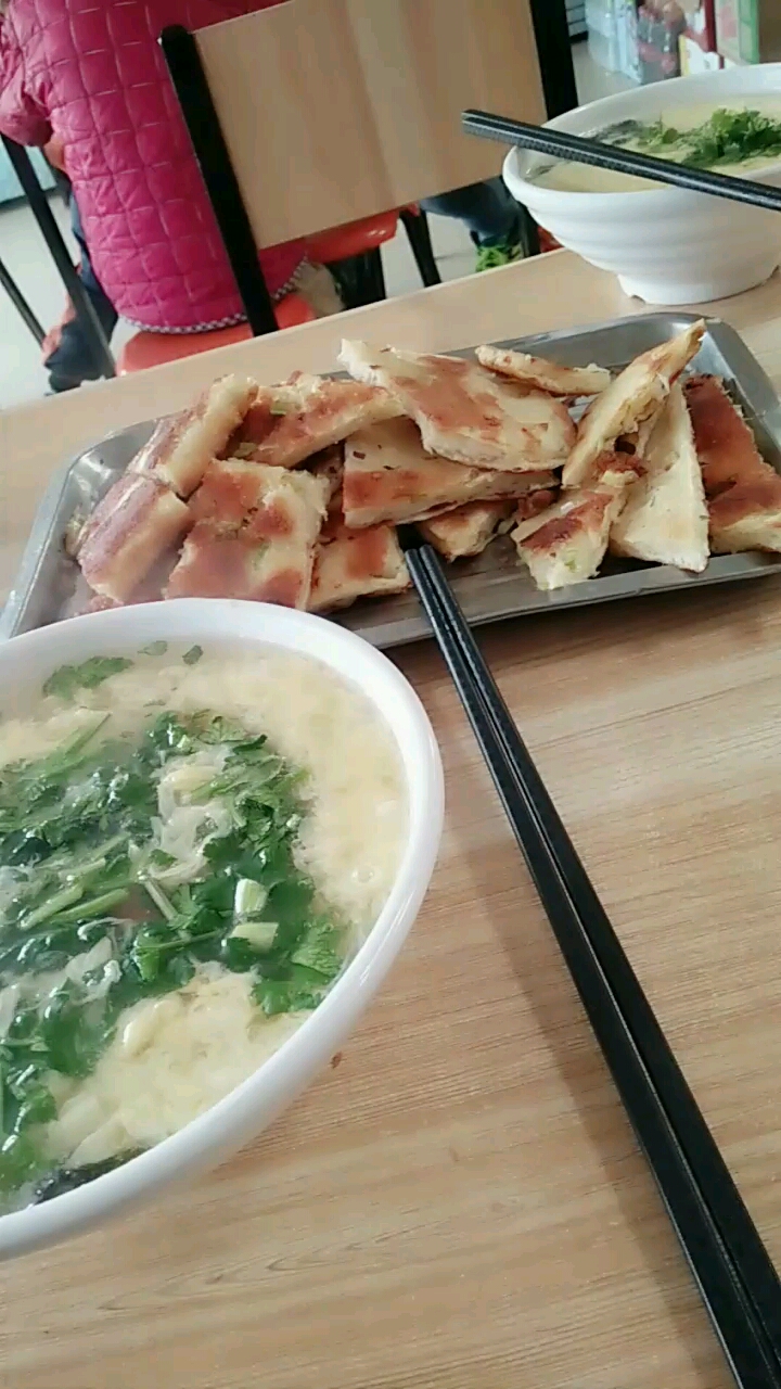 葱花饼 鸡蛋汤让你爱上午餐