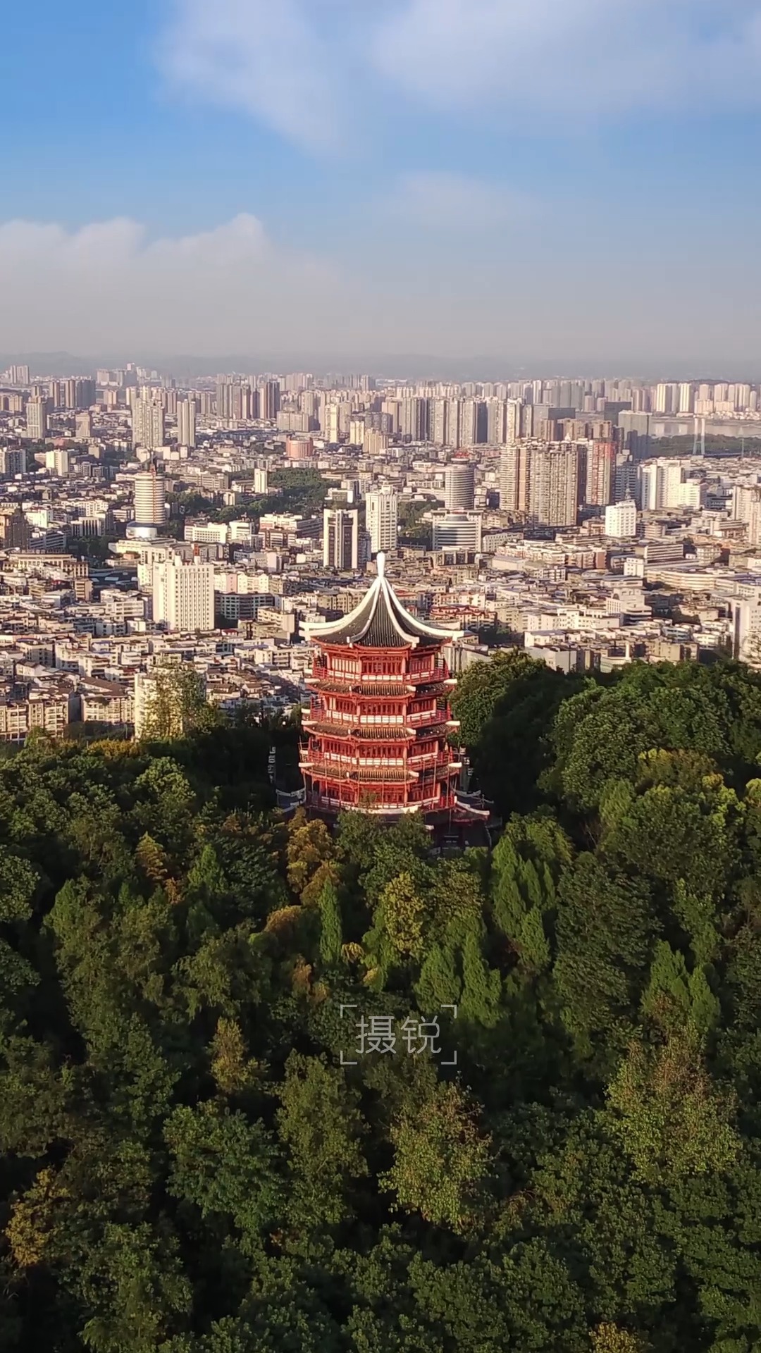 这是我的家乡西山万卷楼看南充的山美水美