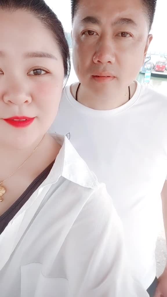 八零后的大叔带上吴丫头回寿县看父母了