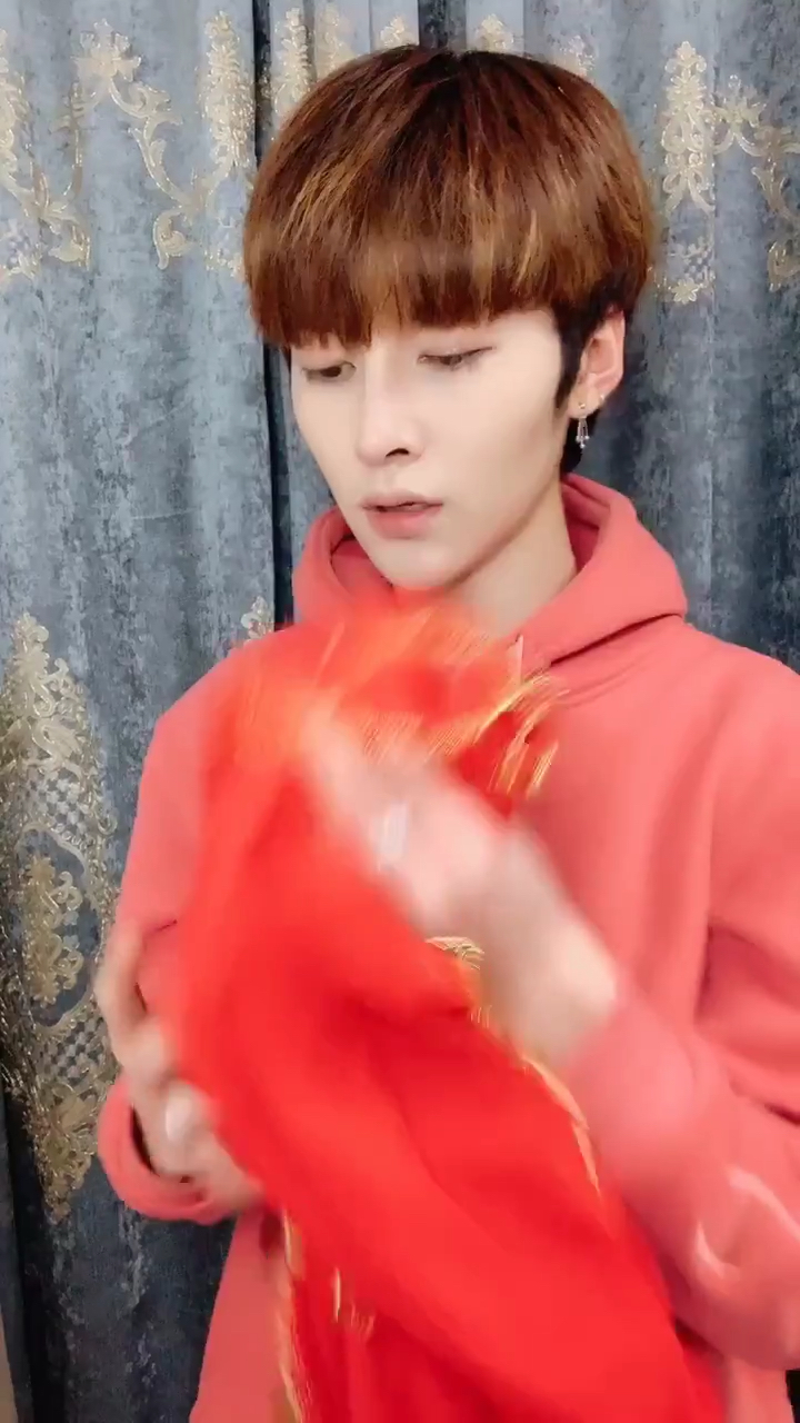 红衣小哥哥邰老板