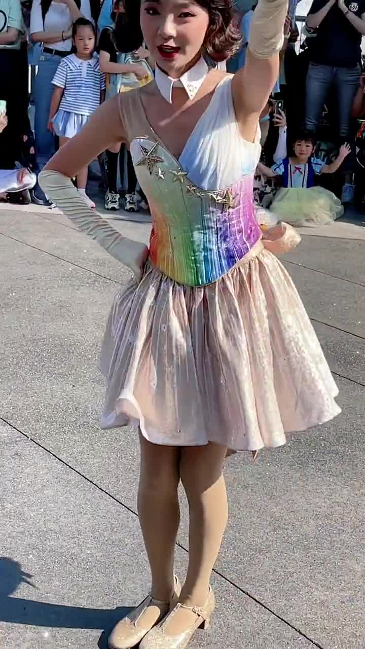 迪士尼治愈系小姐姐#上海迪士尼乐园下午3点30分直播迪士尼!