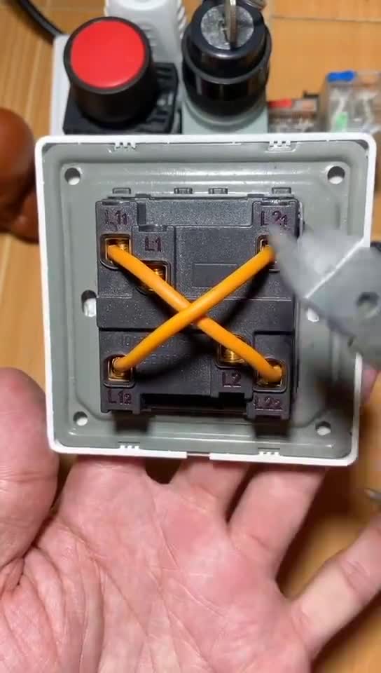 多控开关跳线接法