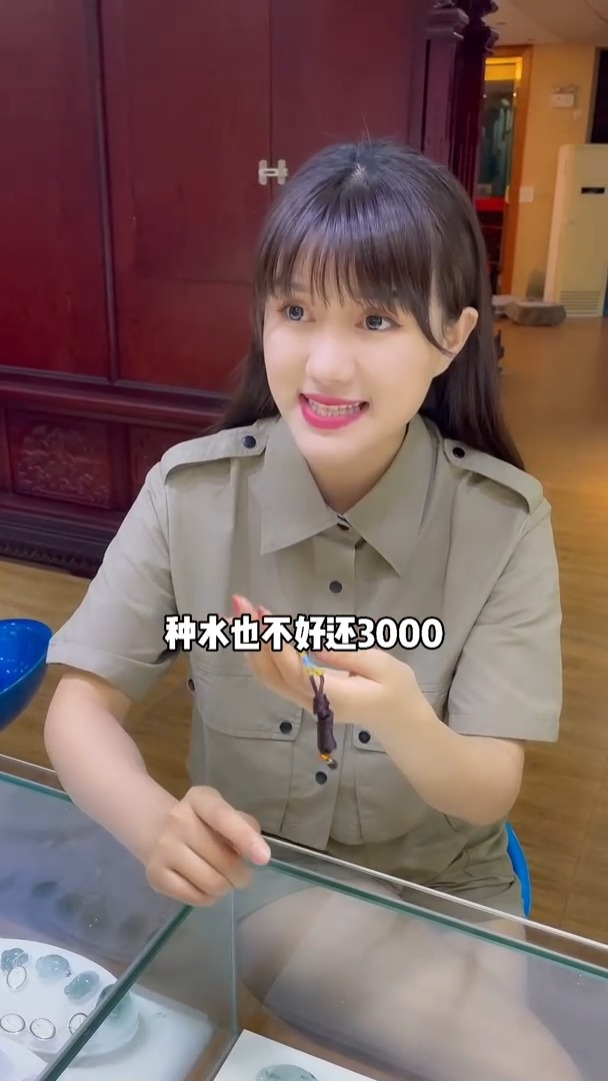 搞笑段子小二玩翡翠的亲身体验女人何故为难女人