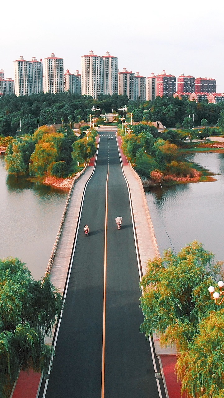 航拍#白莲湖湿地公园,适合晚饭后和自己心爱的人一起来这散步,你的