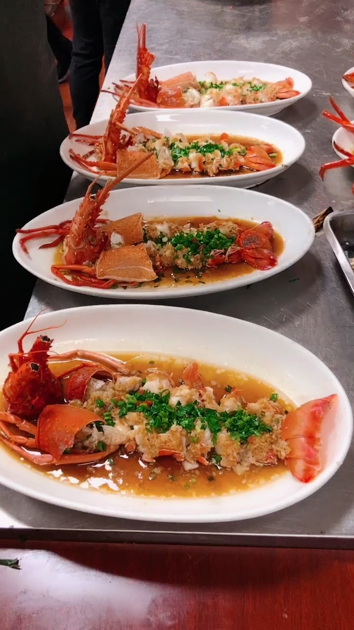 大型土豪宴席,60几只大龙虾,价格可不便宜